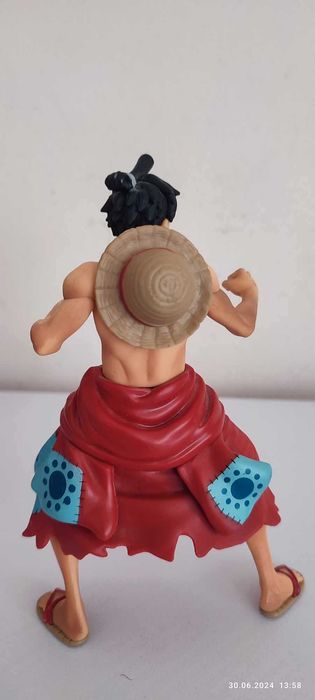 Фигурки One Piece (Luffy) и Dragon Ball Z (Goku)