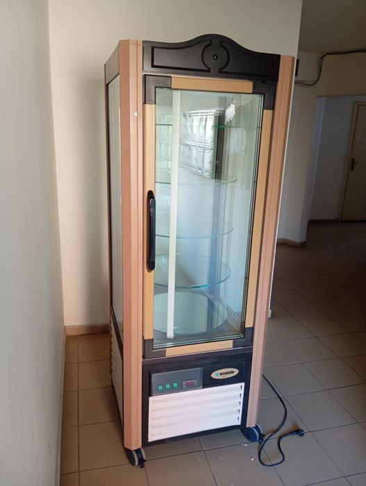 Хладилна витрина за торти