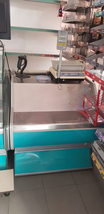 Продавам хладилно оборудване за магазин