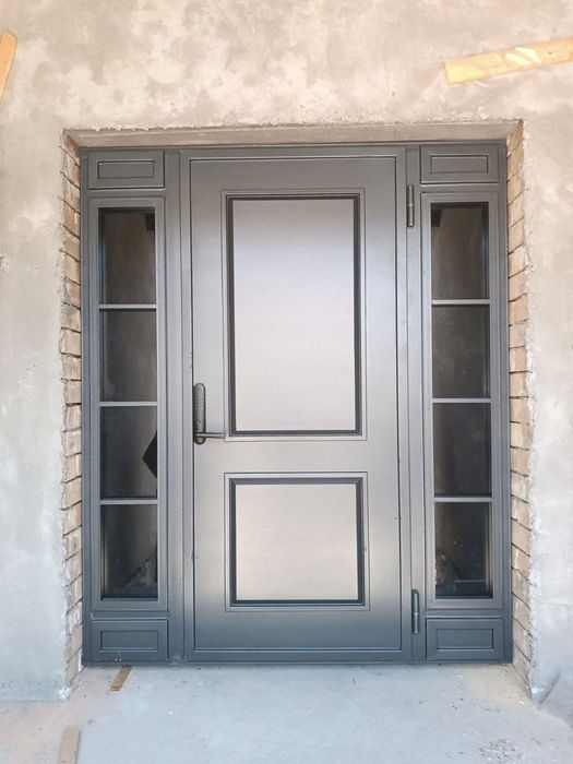 Железные двери в большом ассортименте.