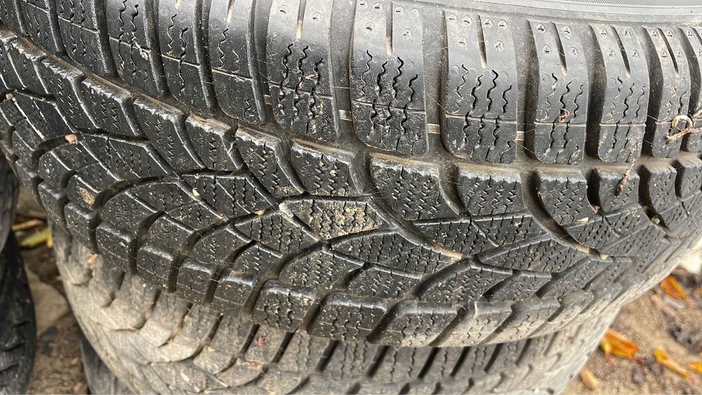 Vand jante cu cauciucuri pentru Ford