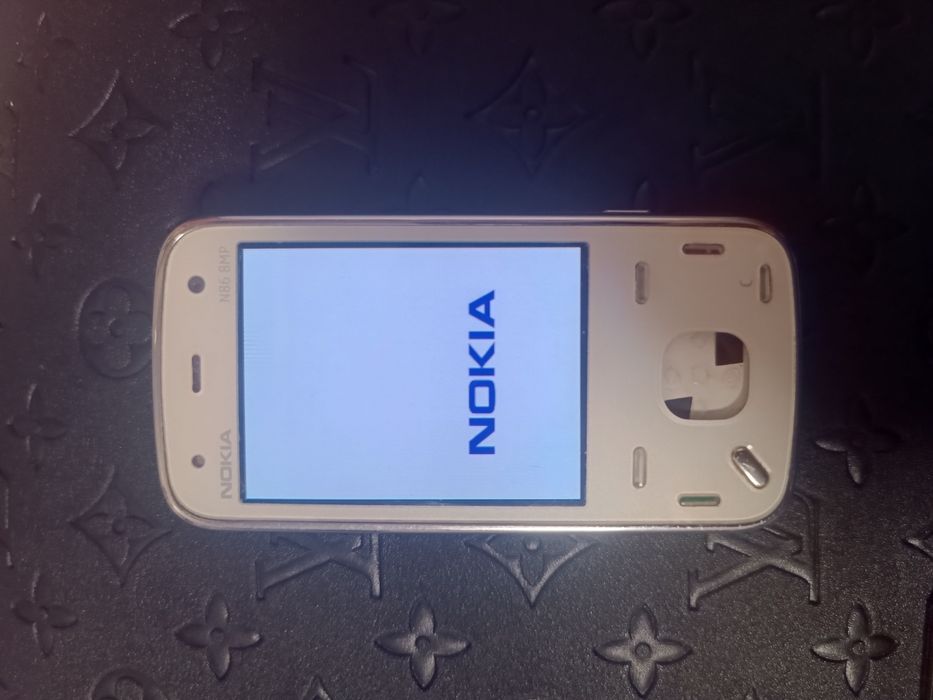 Assalom alekum Telefon Sotiladi Original Nokia N86 White