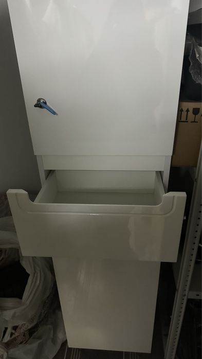 Шкаф пенал в отличном состоянии