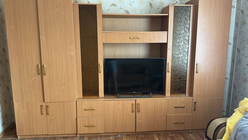 стенка в гостиную, б/у в хорошем состоянии