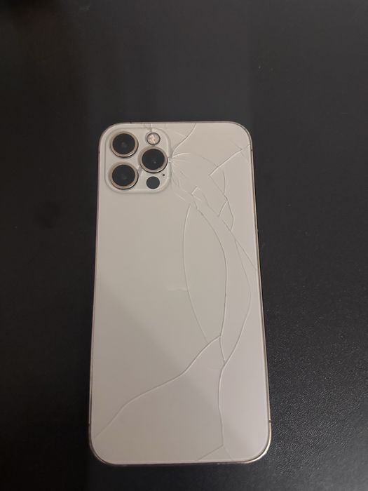 Продаю айфон 12 про