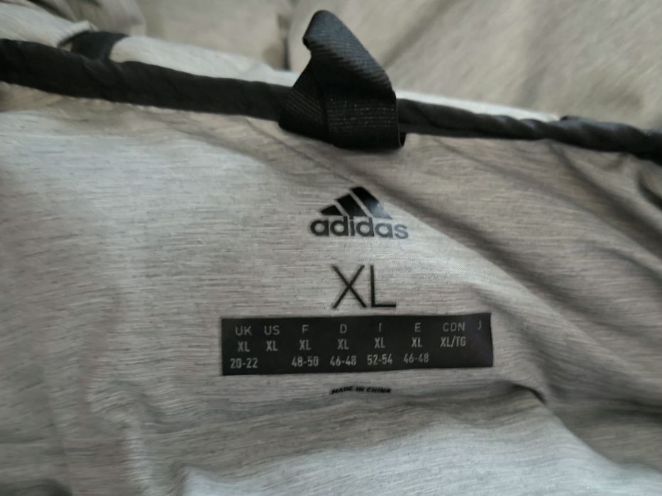 Adidas-Страхотно Дамско пухено яке!