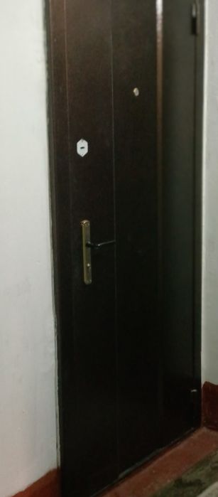 Продам входную дверь