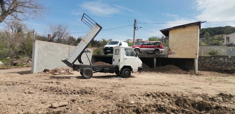 Самосвал Нисан Трейд