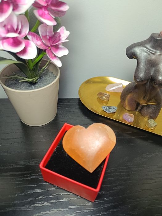 Cristal din Selenit în formă de inimă