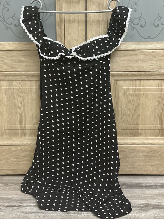 Платья, новые. Джинсы.