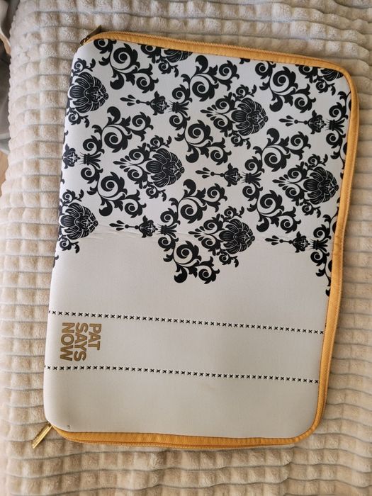 Калъф за лаптоп Pat Says Now