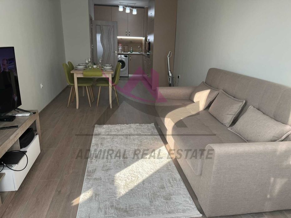 Дава се под наем Двустаен апартамент в к.к. Св.Св. Константин и Елена - 65 кв.м за 1100 € - Снимка #1