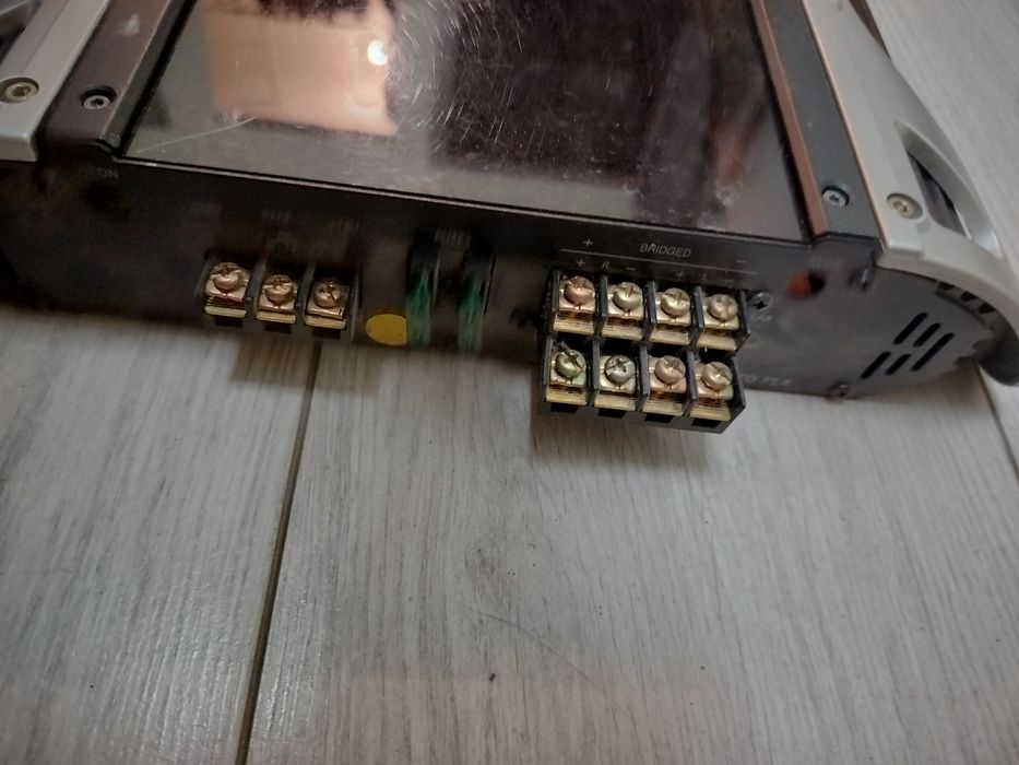 Усилитель JBL и сабвуфер