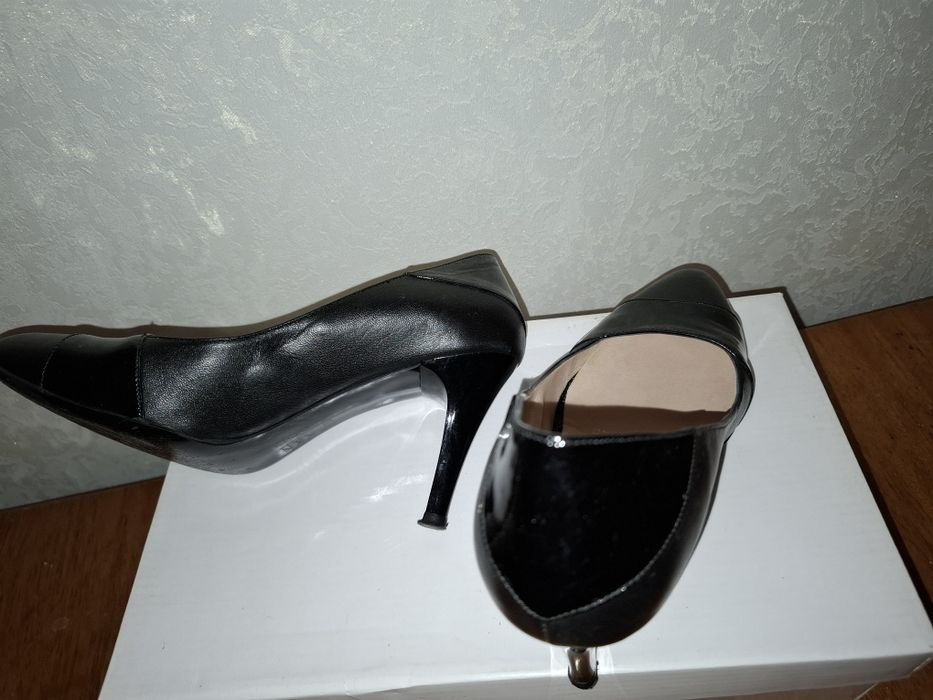 Продаю туфли женские
