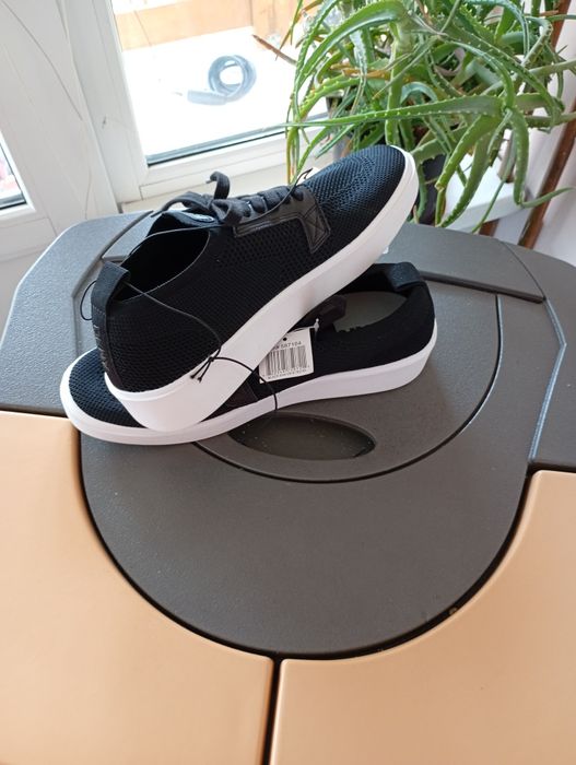 Pantofi sport DKNY 43 model deosebit
