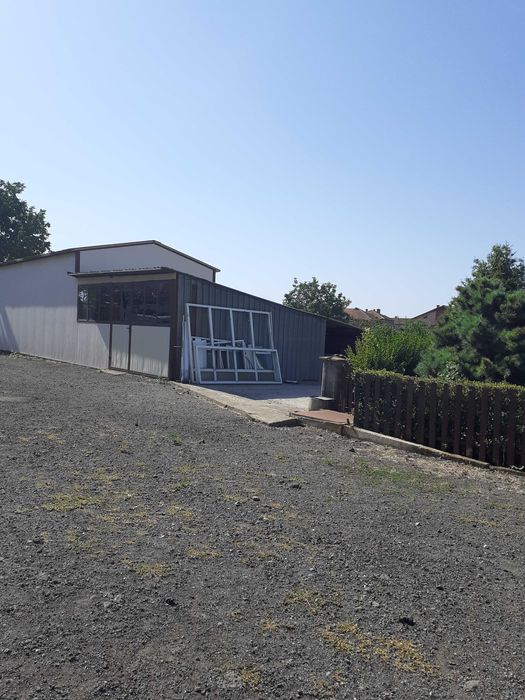 Земя, халета с кран, офис сграда