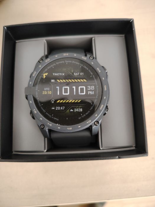 Продавам Garmin tactix 8