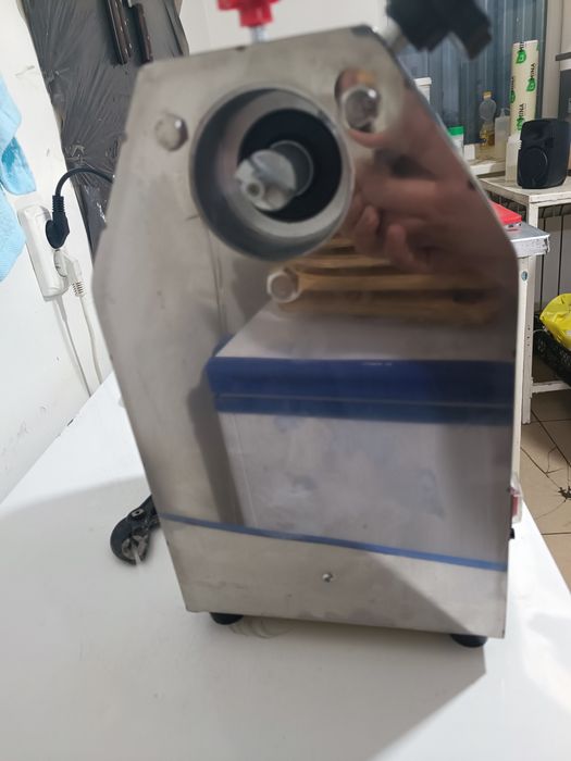 Мясорубка универсальная почти новый