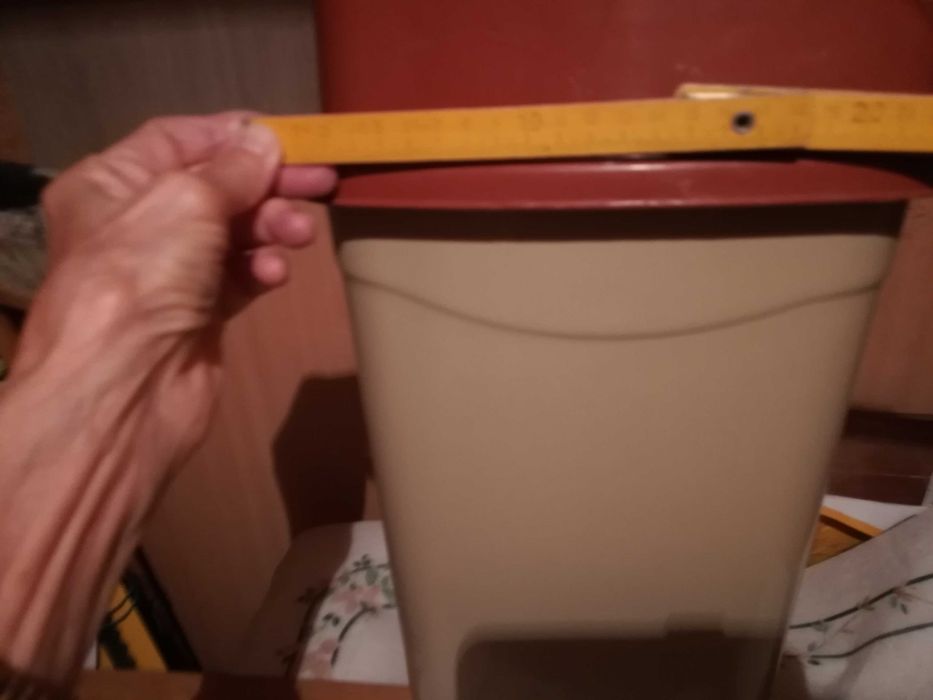 Кош за отпадъци, два броя, 20 л. и 26 л., нови, двата за 11 евро