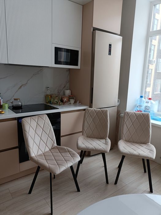 Продам стулья бежевые