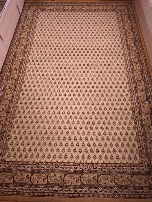 Големи красиви килими