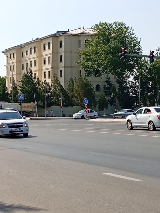 Дахбет -Ал-бухорий чоррахасида йул устида  янги  2 хонали квартира