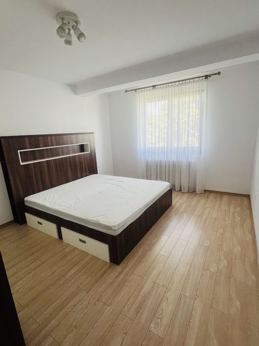 Inchiriez apartament 2 camere cu loc de parcare(direct la proprietar), zona Auchan Titan