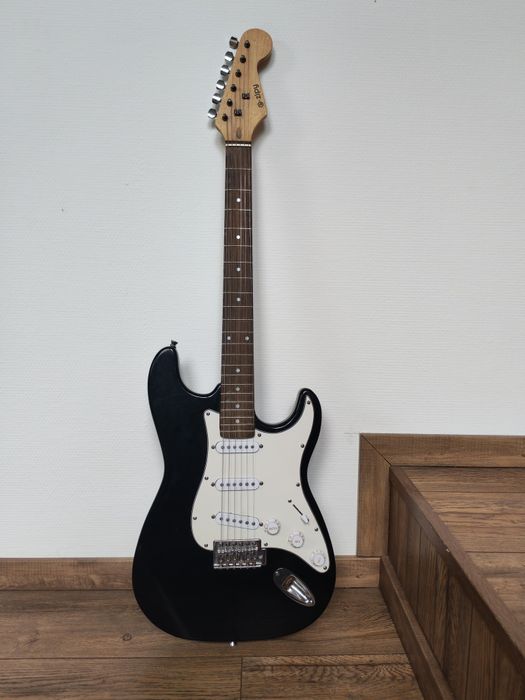 Chitară electrică e.zipy KZ1010 Stratocaster + husă | 3 pickup-uri