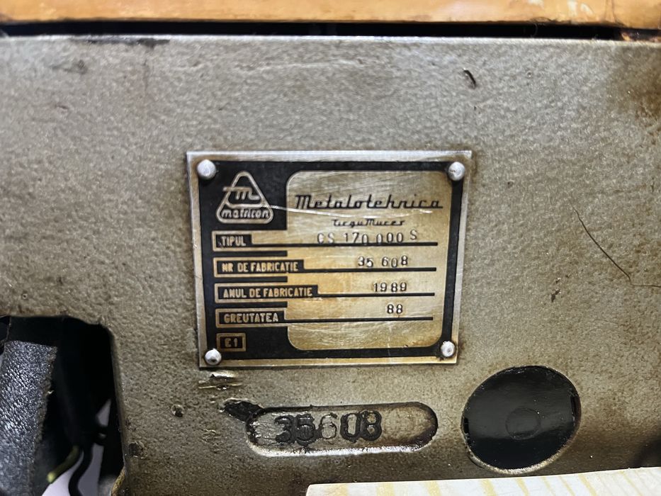 Masina de cusut/triploc