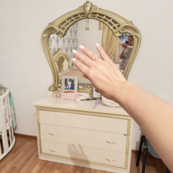 Продам кровать с зеркалом  2 тумбочка