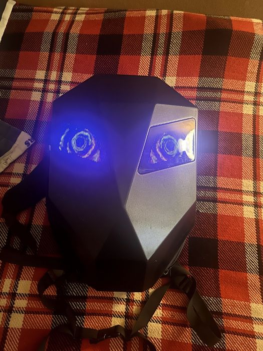 Продам рюкзак противоударный  с экранами.