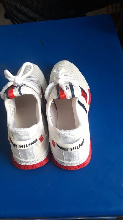 Adidasi albi cu rosu, mas. 34 Tommy Hilfiger,ușori și  confortabili
