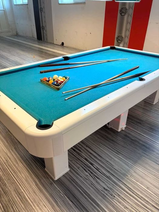 Билярдна маса + комплект топки и щеки