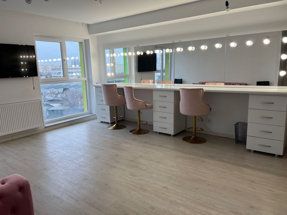 Canapea si masa de machiaj cu scaune