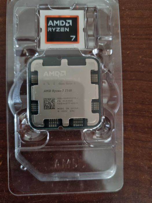 Ryzen 7 7700 cu coolerul din pachet