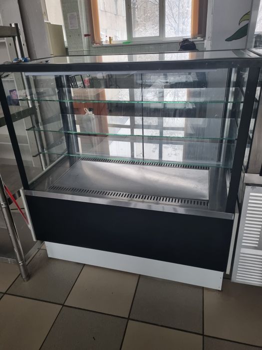 Витринный холодильник