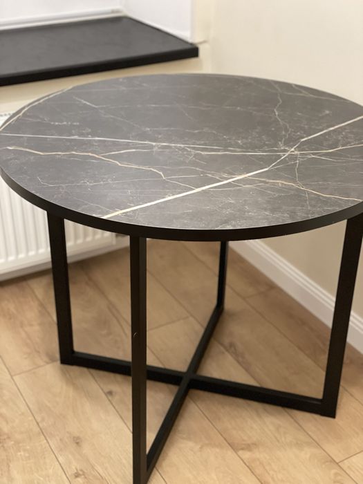 Продается обеденный стол