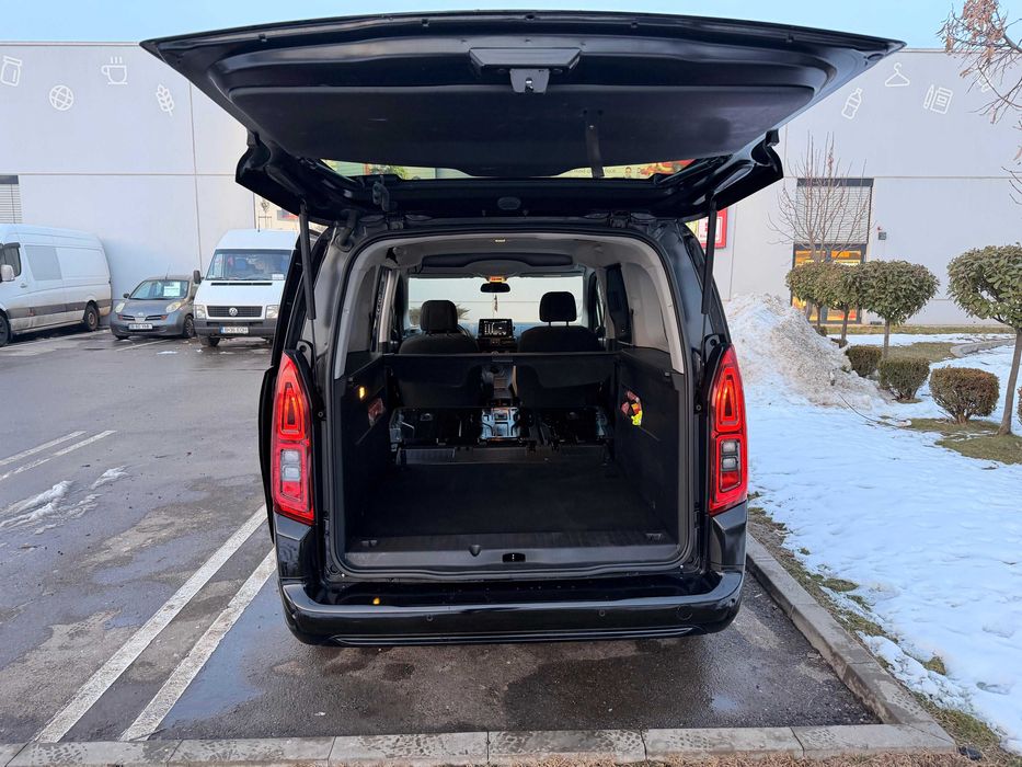 Vând Opel Combo XL, 5 locuri, an 2020, cumparata de noua