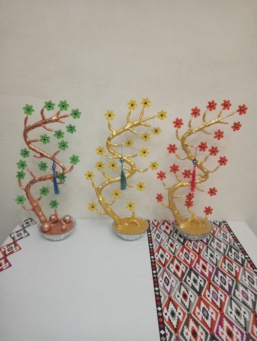 Цветы и деревья из бисера.