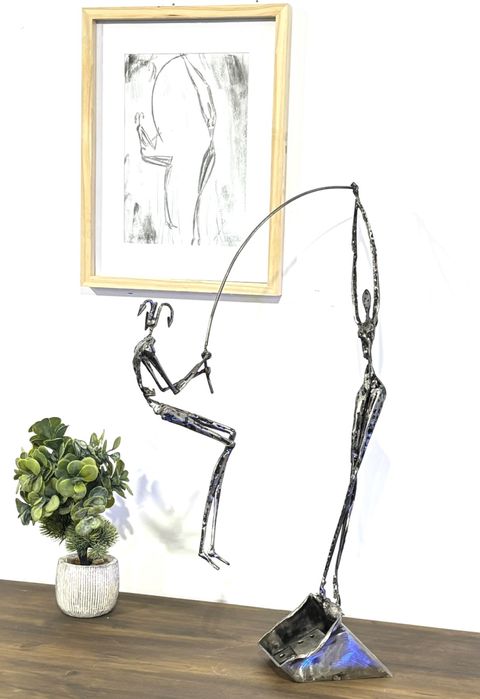 Sculptura Pescar + schita inramata . Otel semnata Razvan Ghita