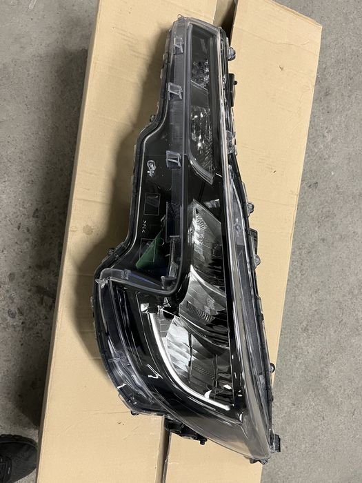 Toyota Corolla (e210) 2018 оригинален ляв фар- Топ