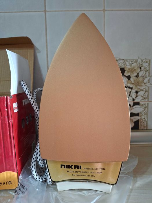 Утюг " nikai " пр-во Япония, тяжёлый. Новый в упаковке.