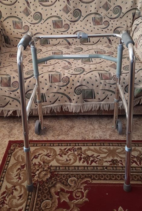 Ходунки для взрослых.