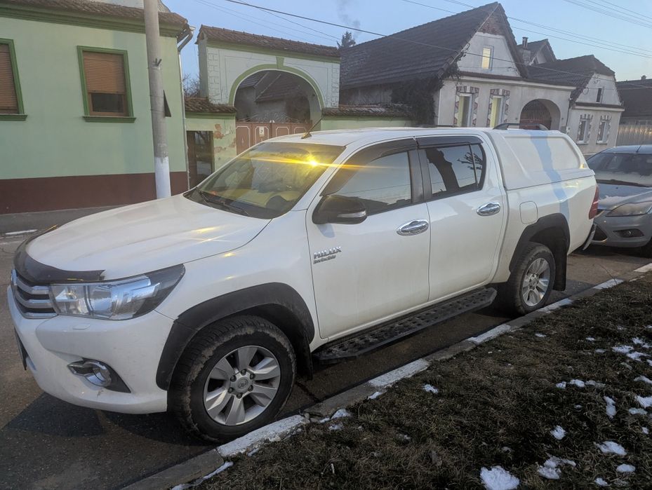 TOYOTA Hilux