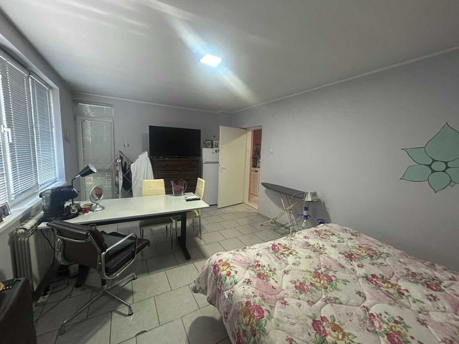 Двуетажна къща с гараж и двор, гр. Попово