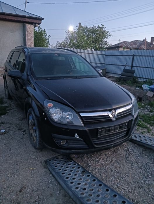 Faruri Opel Astra H