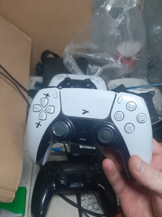 Джойстики на ps-5 оригинал.