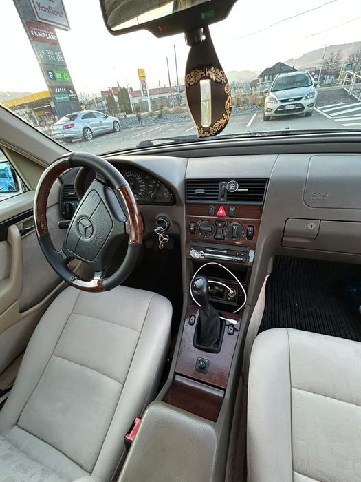 Mercedes W202 c180