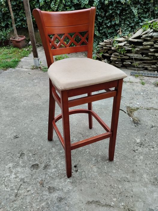 Високи бар столове