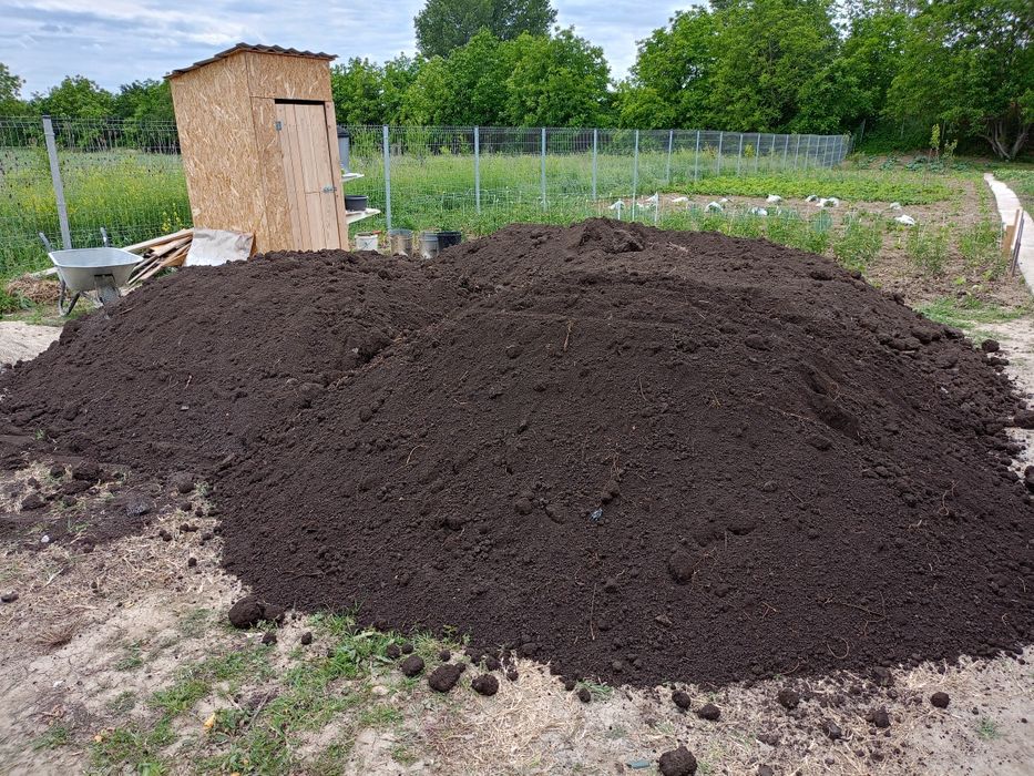 Nisip,piatra,mărgăritar,chisai,pământ umplutura,pământ negru